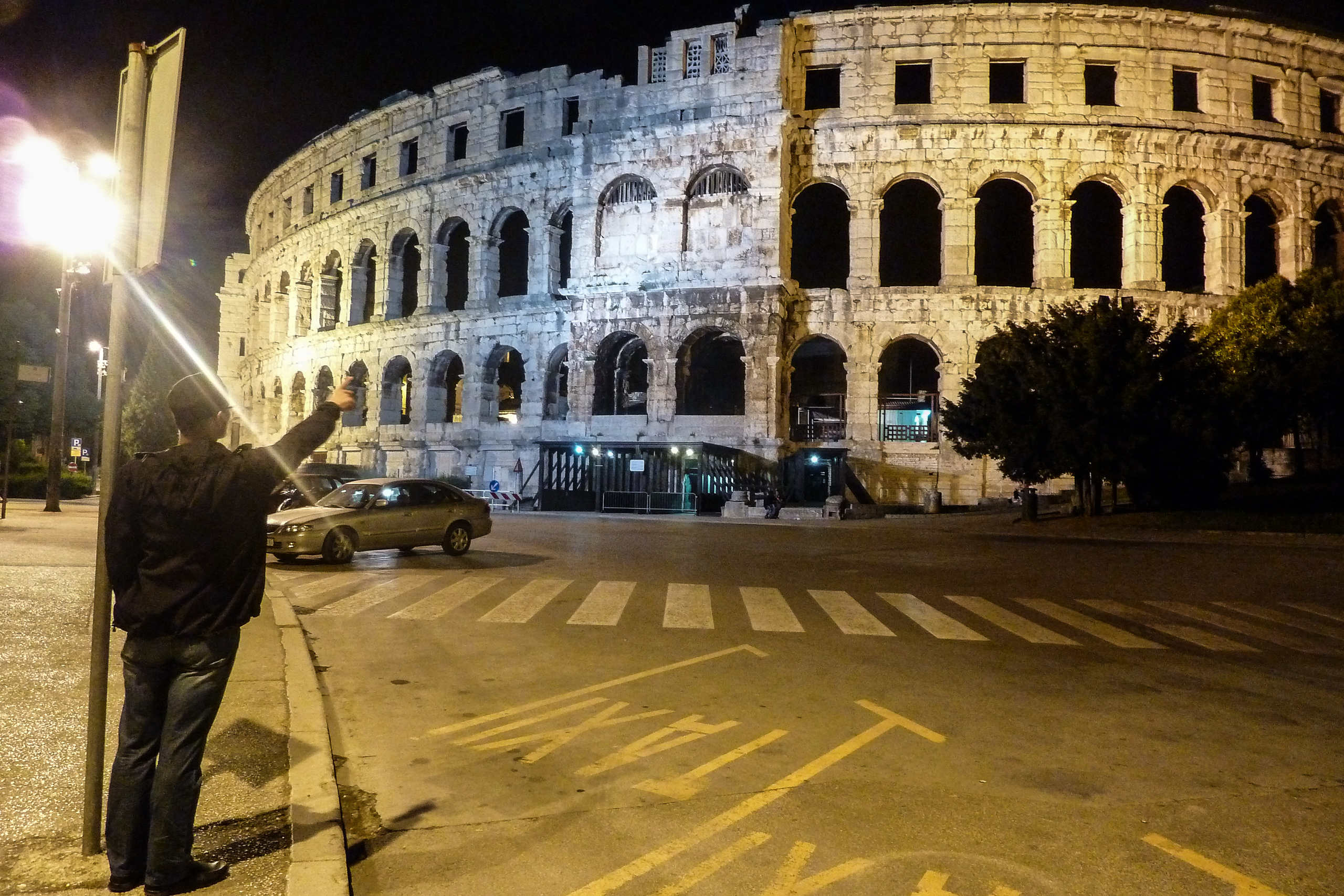 Das Amphitheater von Pula bei Nacht